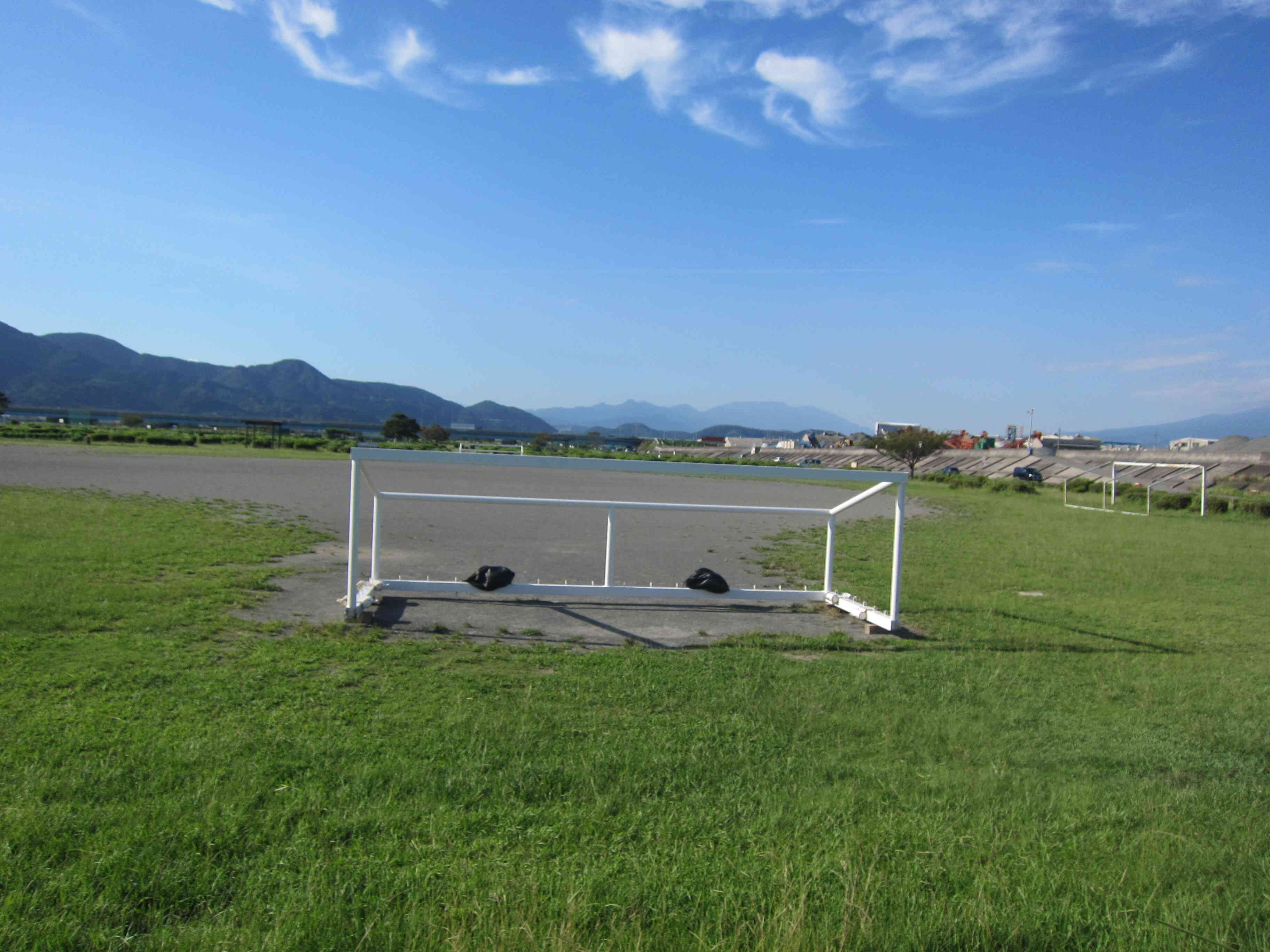 屋外のスポーツを楽しめる富士川緑地公園富士川緑地