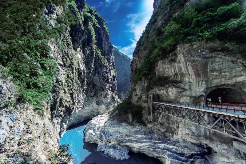 タロコ峡谷シルクスホテル宿泊！大自然のタロコ峡谷ハイキングコースを満喫 ＜1泊2日 ワゴン専用車利用