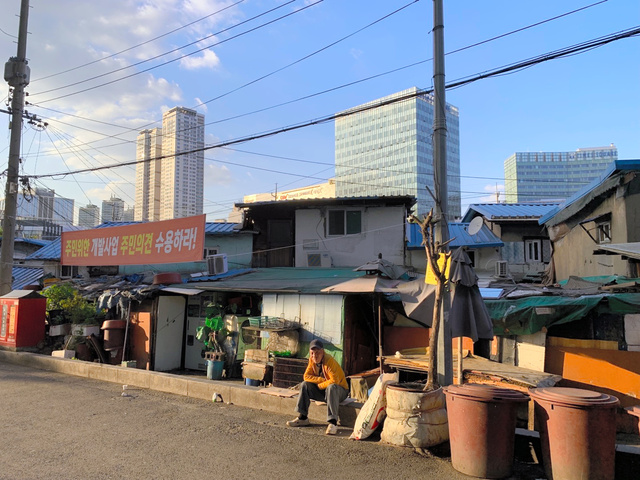 ソウルの「最後のバラック村」と呼ばれる九龍村が3887世帯の新興住居地に変貌する予定だ。九龍村 江南区良才大路478一帯 は1970~1980年代江南一帯の開発などで撤去民など社会的に難しい条件に処し-