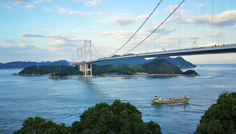 来島海峡第一大橋 - 日本と世界を繋ぐ国際交流メディア ―