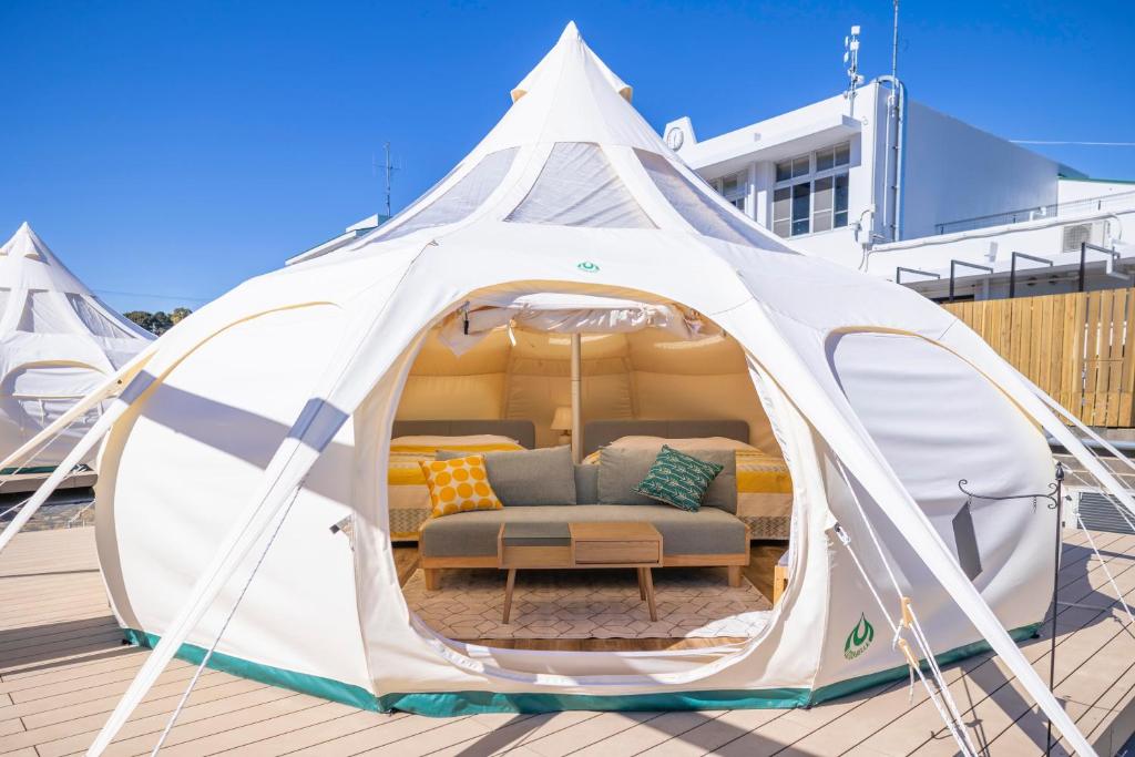 彼女が泣いて喜ぶ大人気グランピング宿はこちら！！ 🏰 グランオーシャン伊勢志摩 1人1.3万円〜 4人1室利用時グランオーシャン伊勢志摩は、ベイエリアとシーサイドエリア2つのエリアに分かれます。