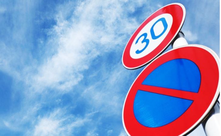 道路の「ひし形のマーク」覚えてますか？ 何m先に何がある？ 忘れがちな標識たち - 自動車情報誌「ベストカー」