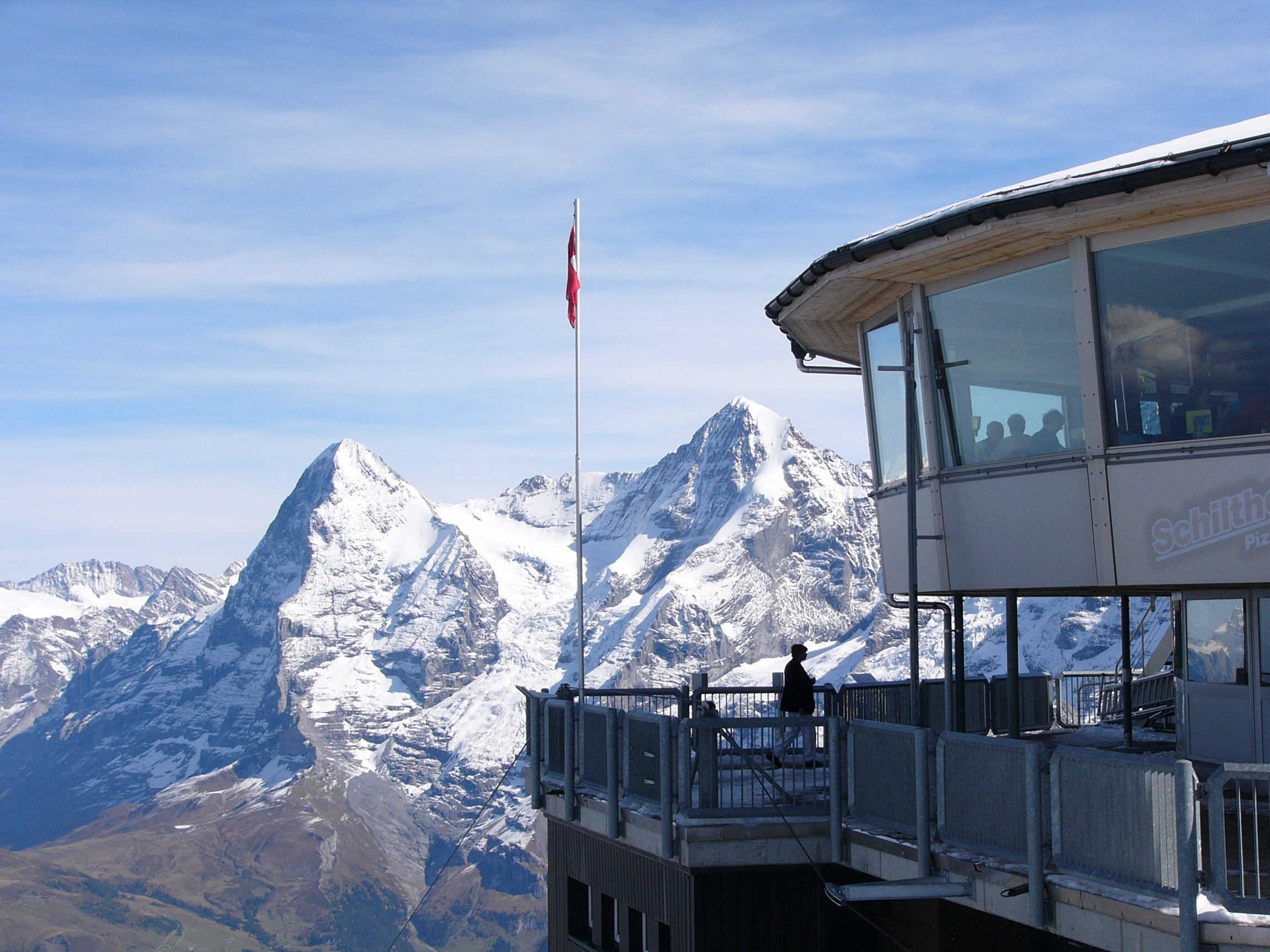 シルトホルン ピッツグロリア・『007』ロケ地 日帰りプライベートツアー：インターラーケン、チューリッヒ、ベルン、バーゼル発の最高の選択funBooky