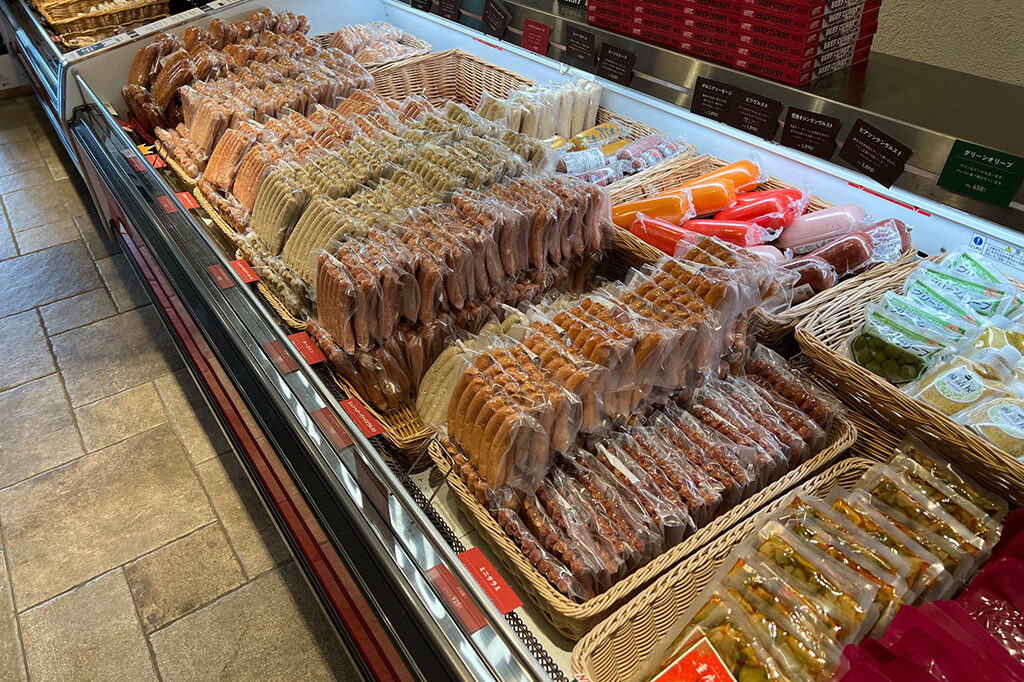 現在停電中 , 荒天の影響か、現在萌木の村全店を含む広域で停電が発生しております。,ご利用中、ご利用予定のお客様におかれましてはご迷惑をお掛けすることとなってしまい申し訳ありません。,当店でも電源を必要とする機材はすべてダウンしておりますが、、、,