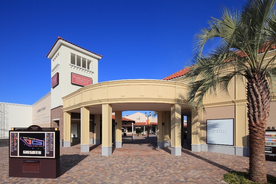 直径5mの超リアルな月が出現！神戸三田プレミアム・アウトレットで幻想的なお月見イベント開幕Kiss PRESS キッスプレス