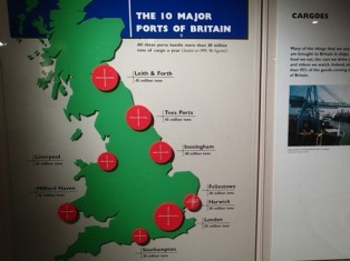 モール「中国および日本図」 『世界地図帖』 1736年頃 . ドイツからイギリスへ移り住んだ彫刻師で地図製作者でもあったハーマン・モールによる世界地図帳”AtlasMinor”に収録された図。モールは『ガリヴァー旅行記』の著者