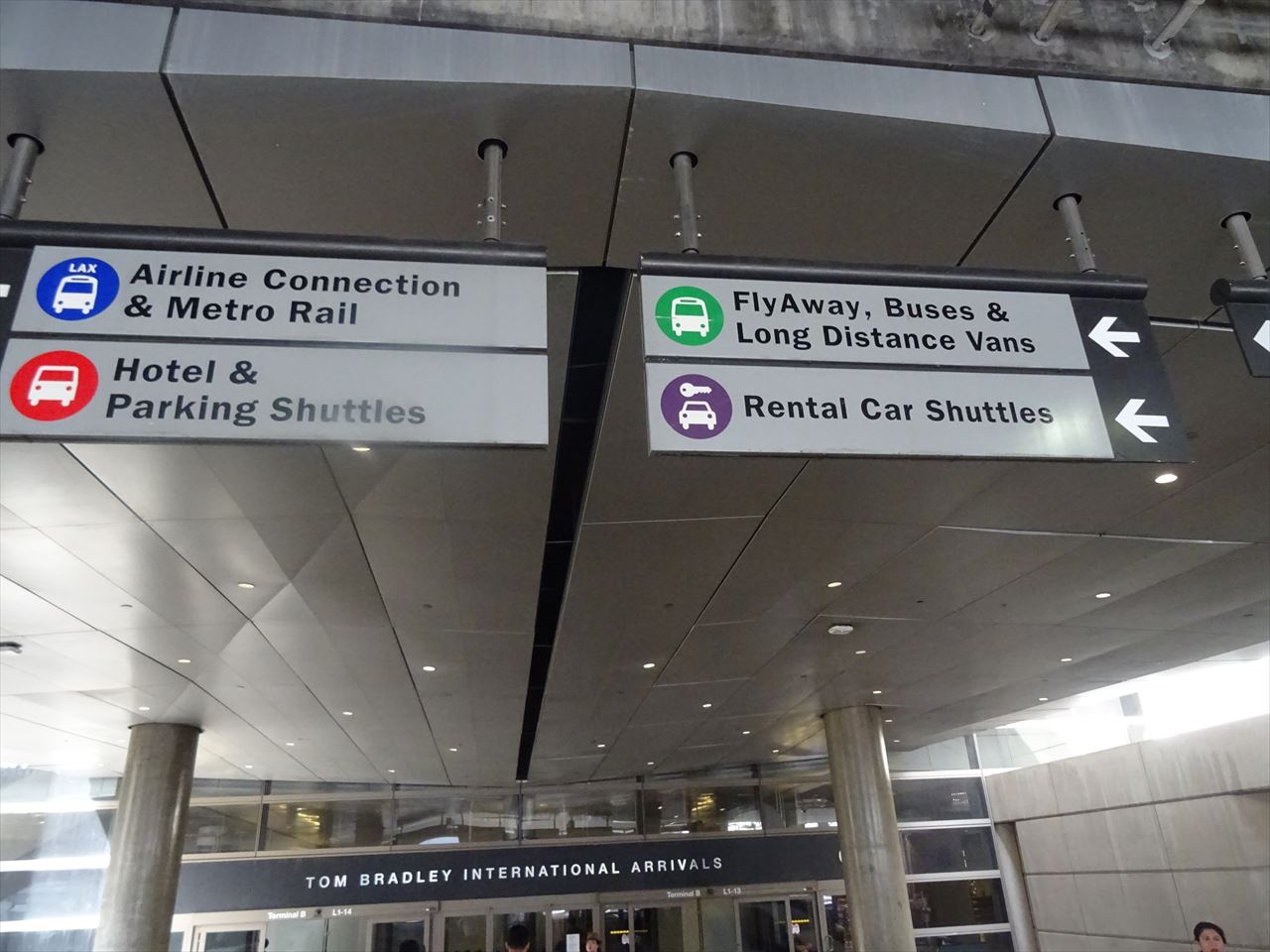ロサンゼルス空港からフライアウェイ 大型バス でダウンタウンに行く方法フル旅