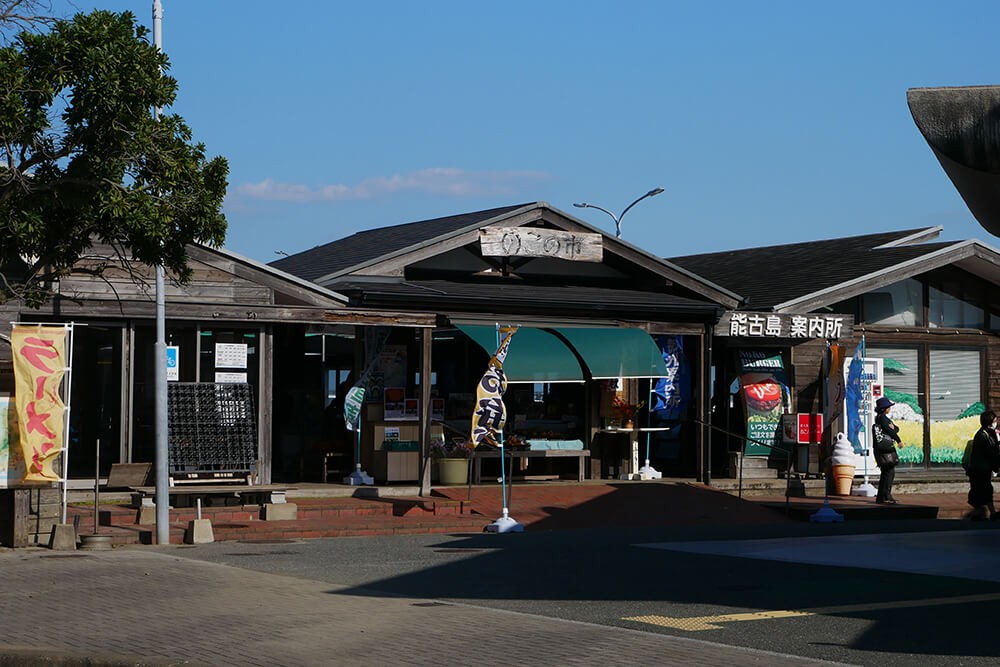 20250720 快晴。 能古島へ撮影に行くのだけど、島で動きやすい様にフェリーに原付を乗せる事にした。