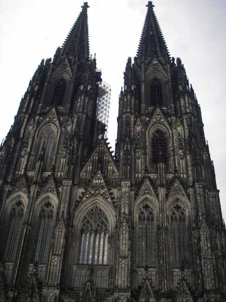 ドイツの三大大聖堂の一つ、「ケルン大聖堂」観光アクセスガイド