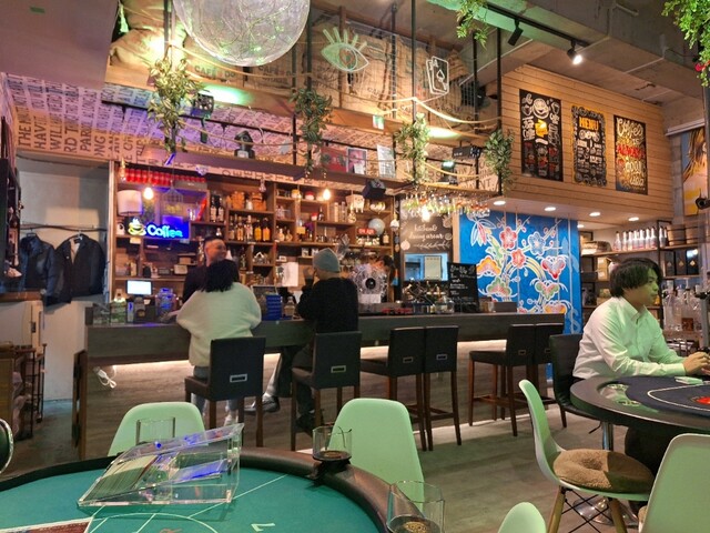 大きなガジュマルの上で 「NAHA Harbor