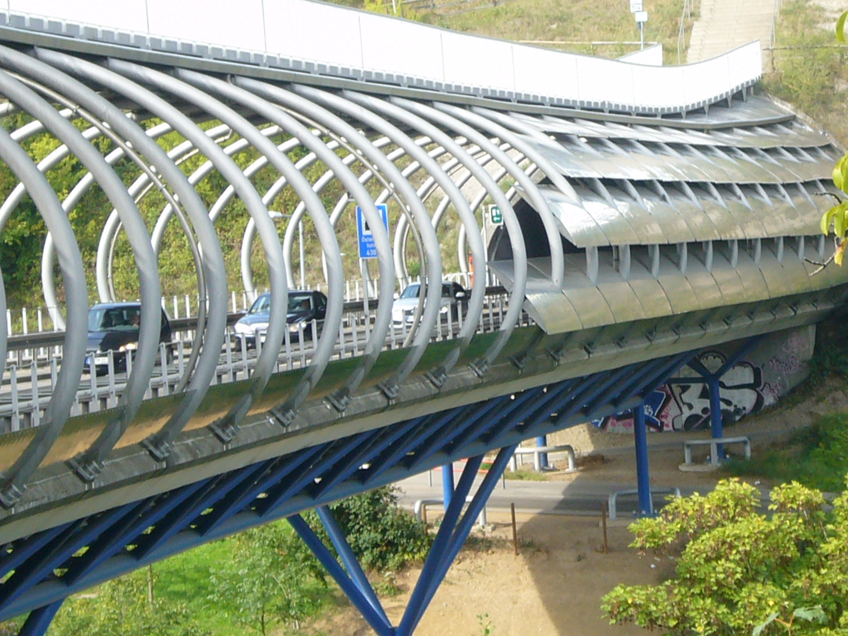 中世の橋のある昔のヨーロッパの町無料写真