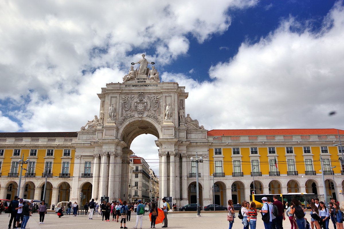 夜のバイシャ地区でコルメシオ広場やサン・ジュスタのエレベーターを眺める-ポルトガル旅行記49