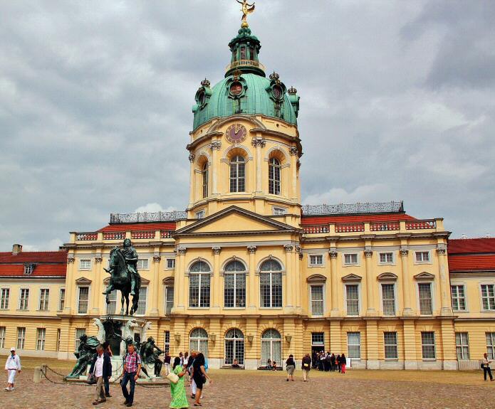 シャルロッテンブルク宮殿ベルリンの行き方と見どころ: スケジュール、料金