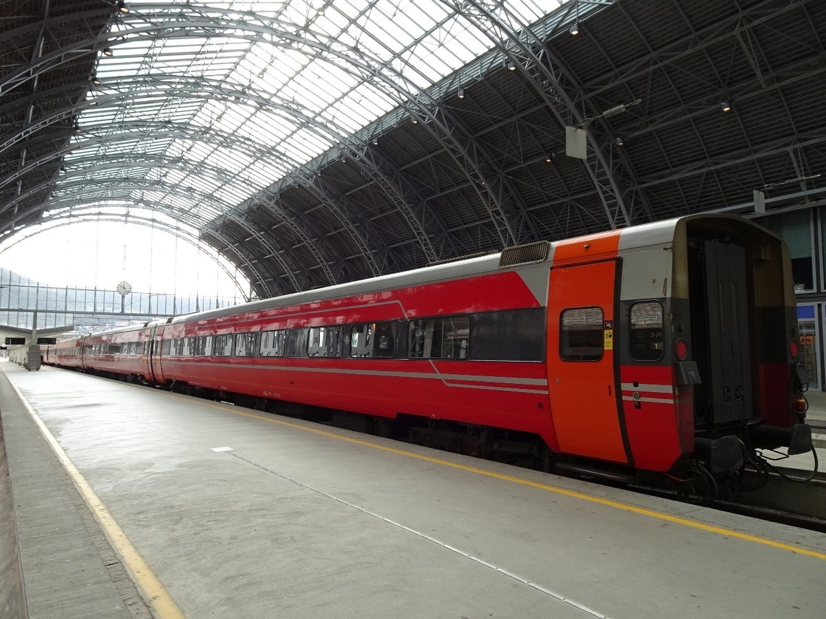 ノルウェーの車窓。絶景のフィヨルドの景色。の写真・画像素材-Snapmart スナップマート