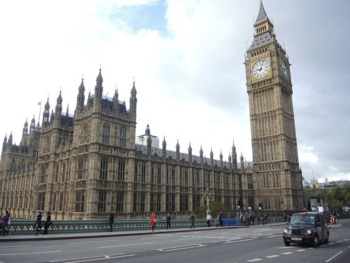 ロンドンの時計台ビッグベン 国会議事堂 徹底ガイド！イギリスを象徴する人気スポットロコタビ