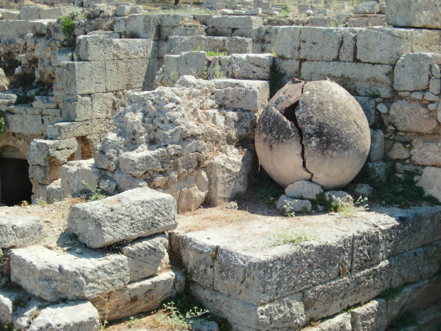 遺跡と運河のコリントスへ – Voyage ～世界のホテルと街歩き～