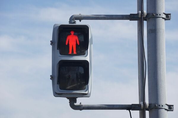 横断歩道の信号機・赤 写真素材3066749- フォトライブラリ