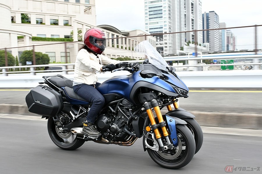 大型バイク女子 小柄な女性ライダーが大型バイクに乗ったらうるさすぎた!!! 子供が乗ってる？