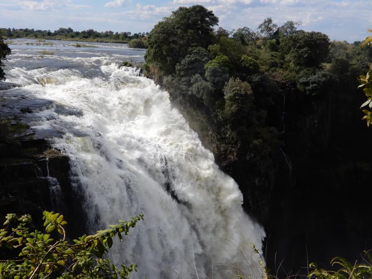 ザンビア個人旅行ガイド 2025年 ：おすすめのアクティビティ、人気観光スポット、旅程の計画、宿泊施設、グルメ、交通機関、天気など、旅行に必要な情報が満載 2025年10月更新Trip.com