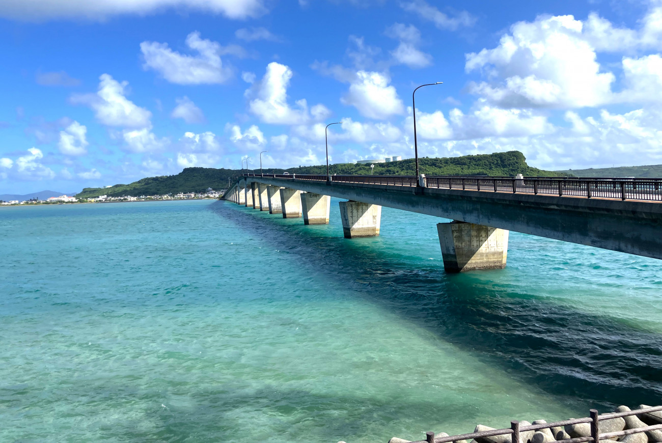 うるまいろ 浜比嘉大橋 5 平安座島から眺める浜比嘉大橋ドローン空撮