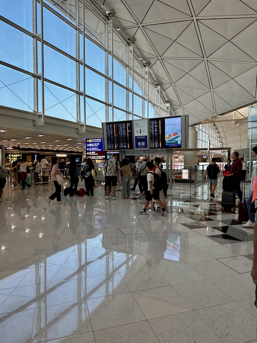 キャセイパシフィック航空、香港国際空港「ザ・ピア」のビジネスクラスラウンジを披露 65番搭乗口近くにリニューアルオープン -