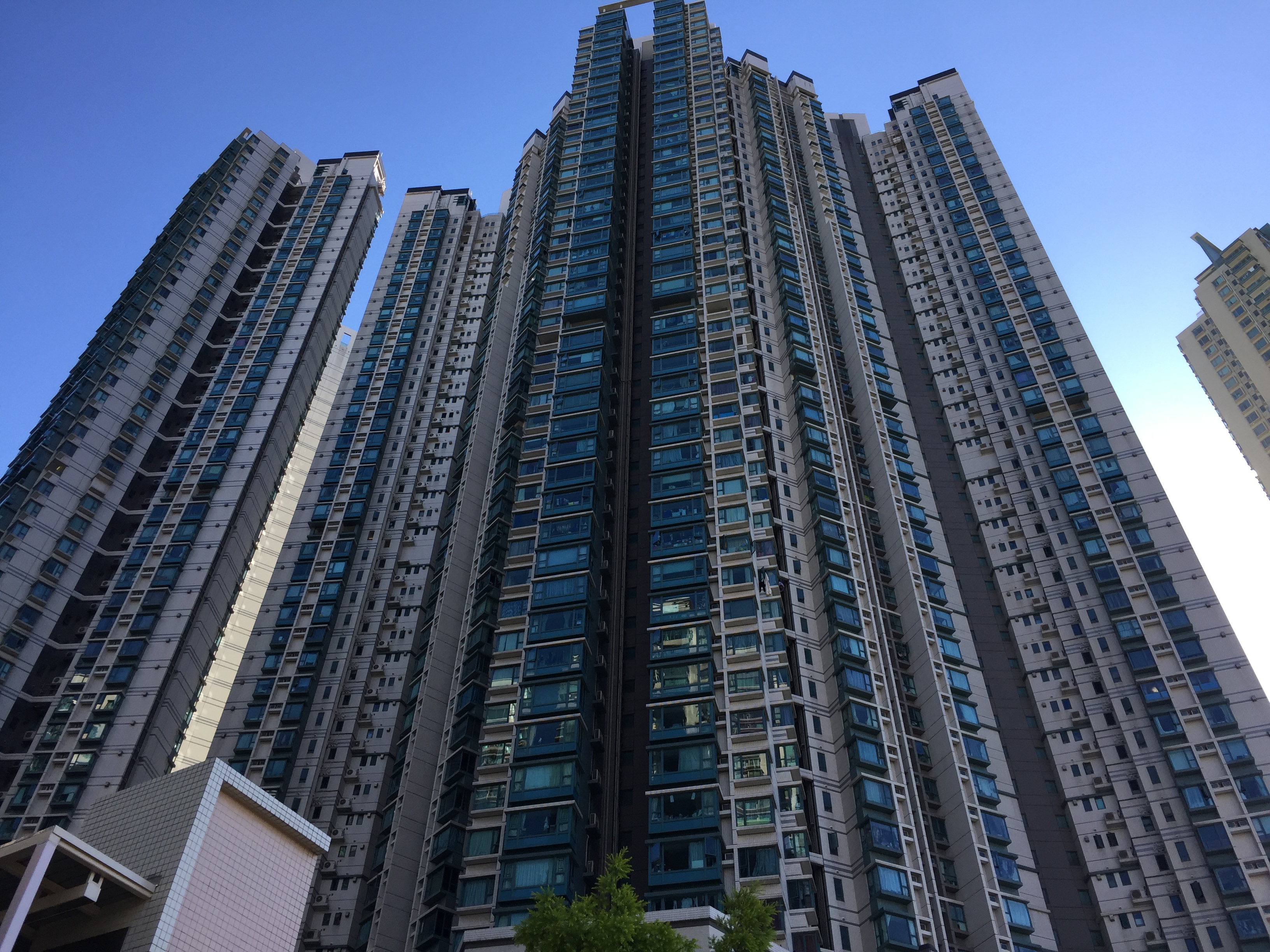 夕暮れ時のロングビーチ港の広大なコンテナターミナル - ロサンゼルス港のストックフォトや画像を多数ご用意 -