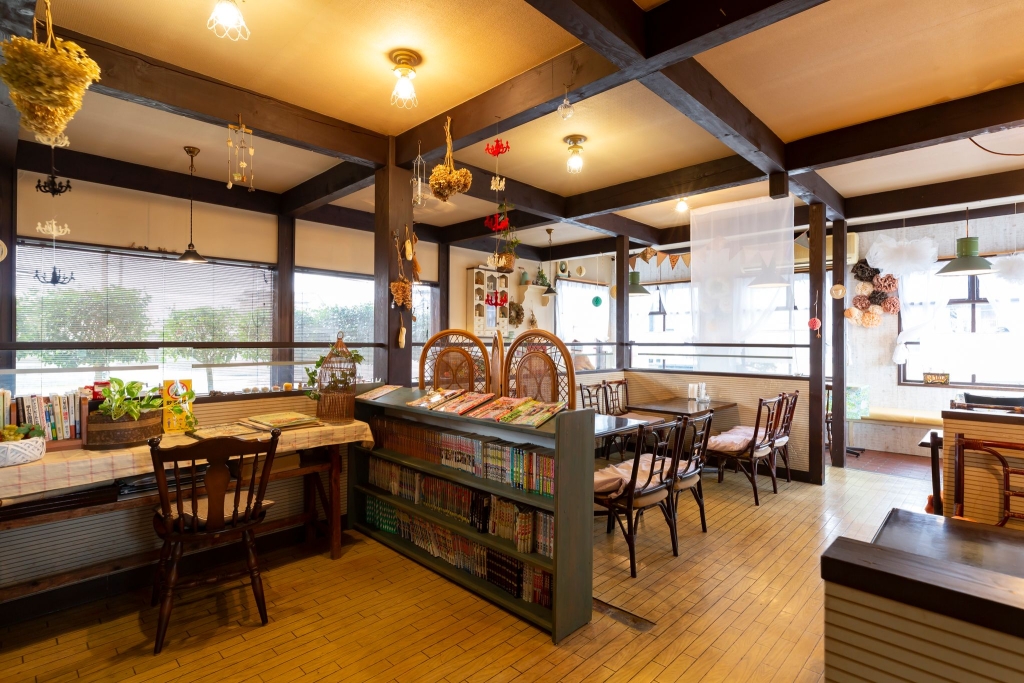 名古屋・西区 昭和レトロな喫茶店『喫茶スモリバ』隠れ家的な雰囲気で味わうコーヒーと手作りメニューNAGOYA. ナゴヤドット