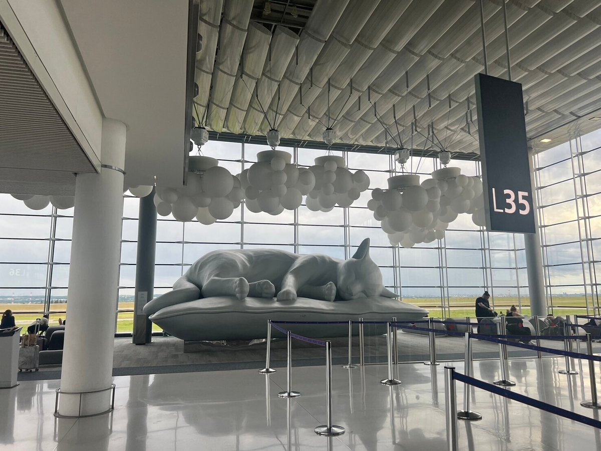 パリのシャルルドゴール空港の免税店とレストラン、ブランドショップについて教えます