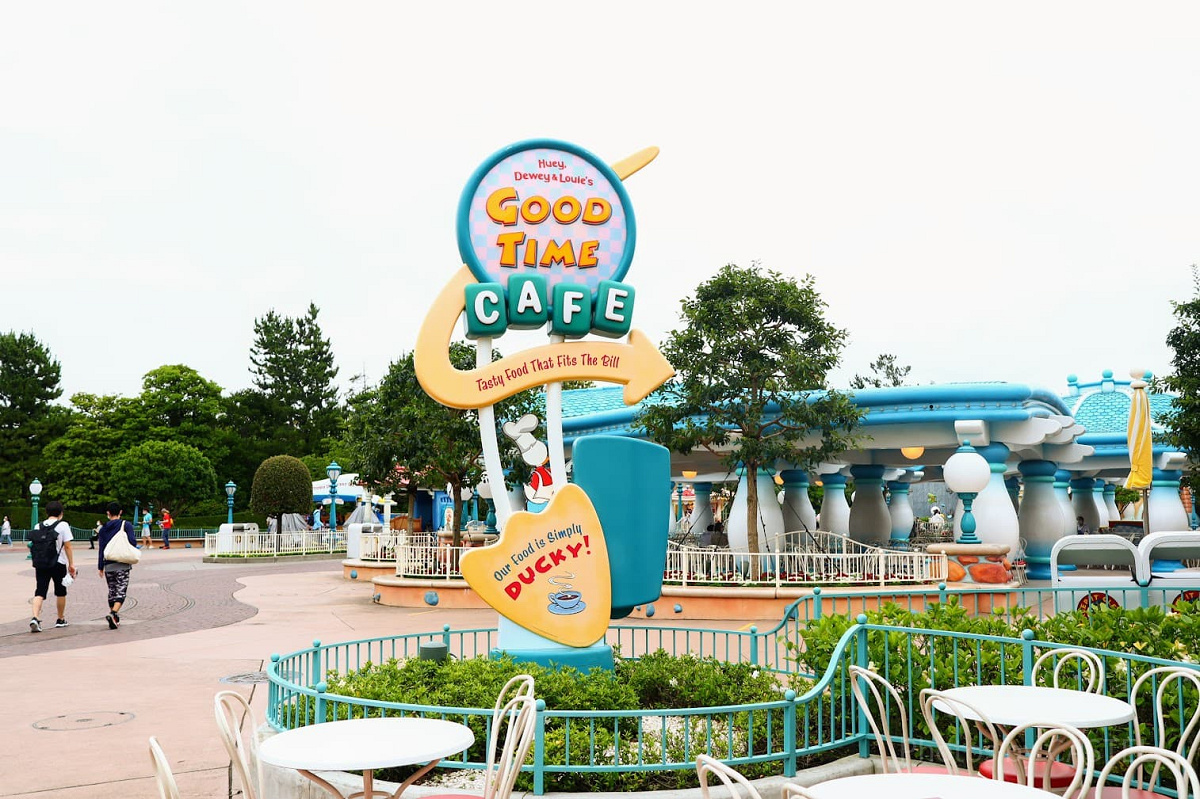 ポップな雰囲気のセルフレストラン』by chineko :