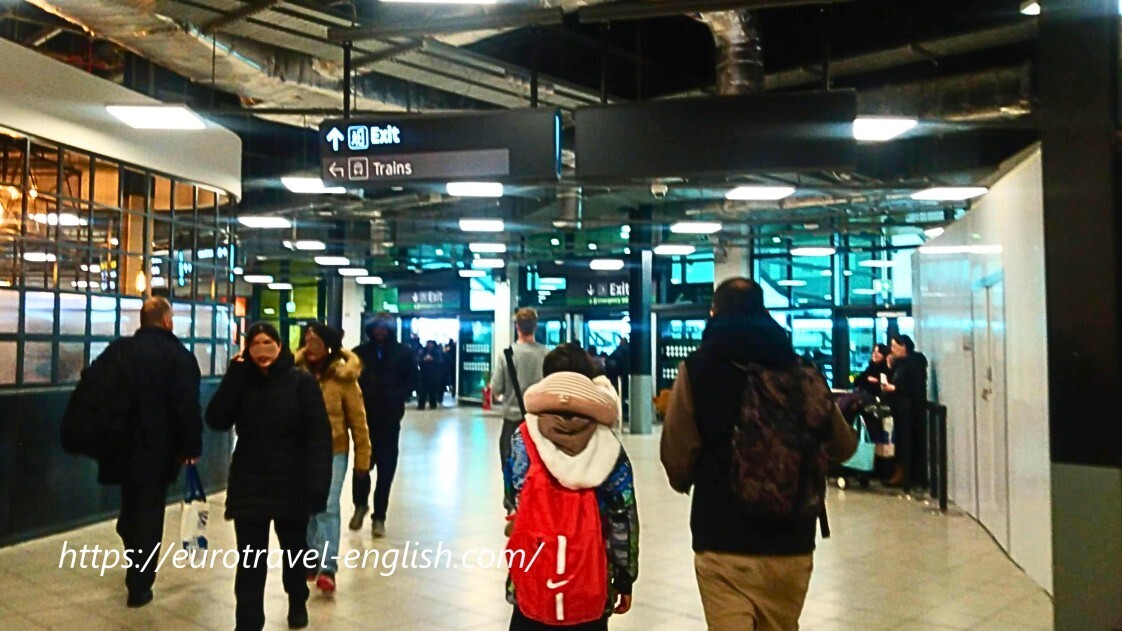 ルートン空港駅の列車
