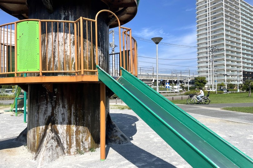 高島中央公園 横浜みなとみらい 遊具と芝生で遊べる公園