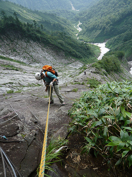 秋の谷川岳 一ノ倉沢トレッキング - 青い空とわたし