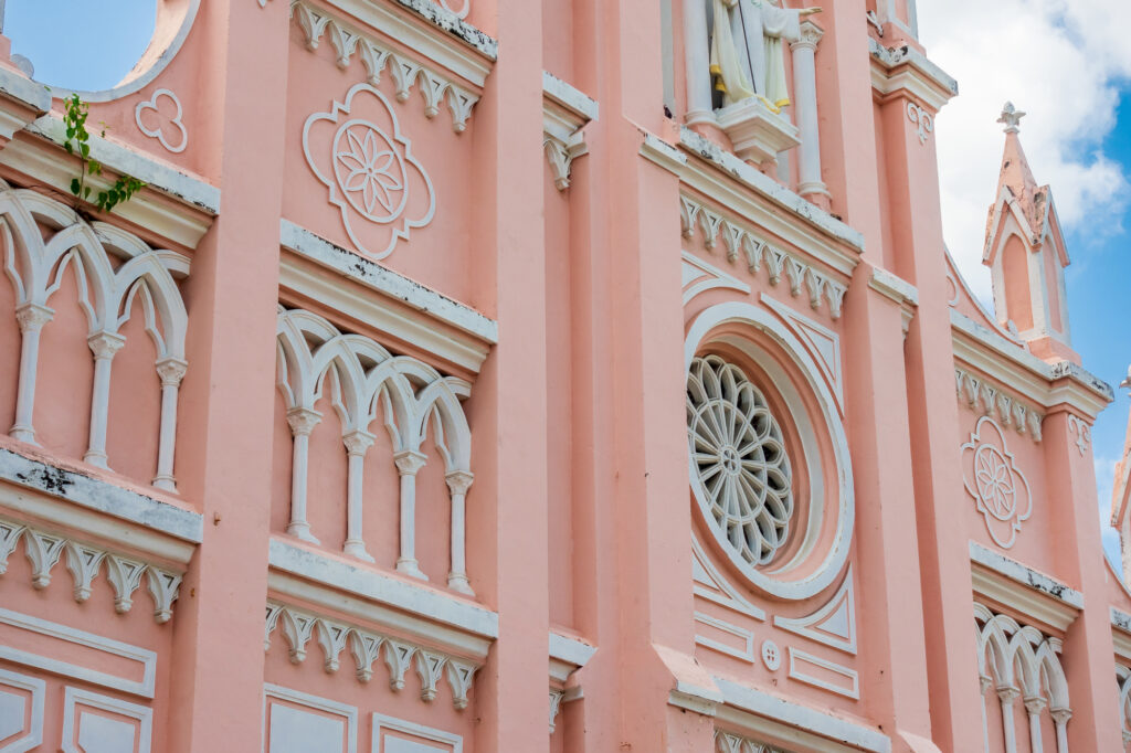ダナン市内の人気フォトスポット・ピンクの大聖堂を見に行こうDanang de 観光ダナンスタイルダナンが好き Danang