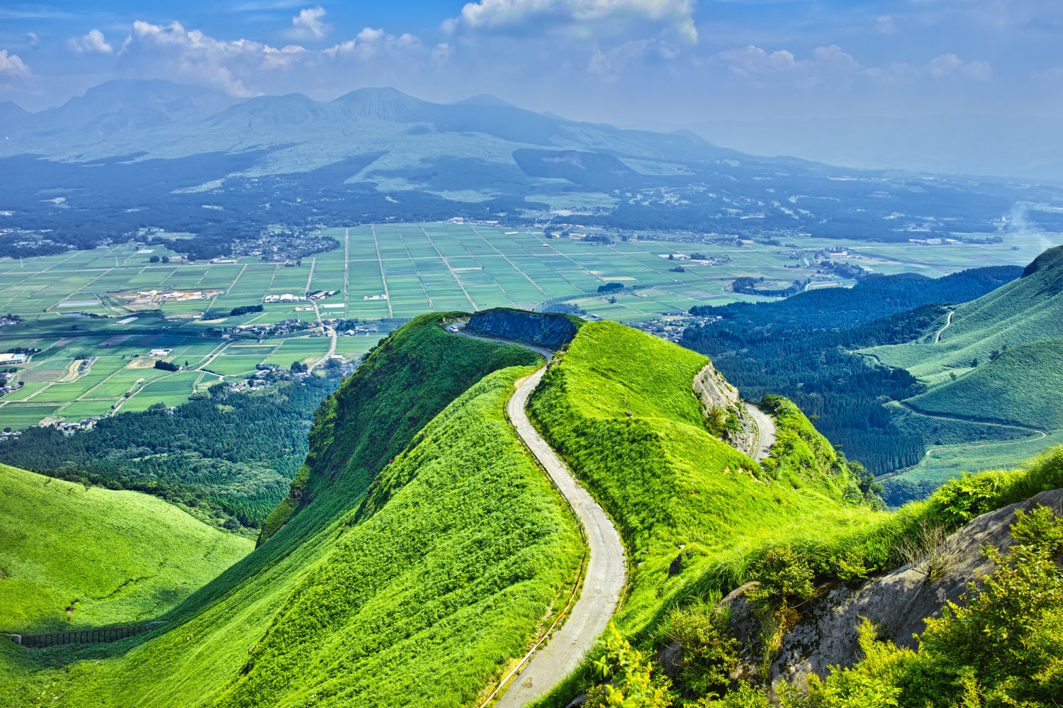 まさに天空の絶景！阿蘇ラピュタの道が美しすぎる！熊本県トラベルjp 旅行ガイド