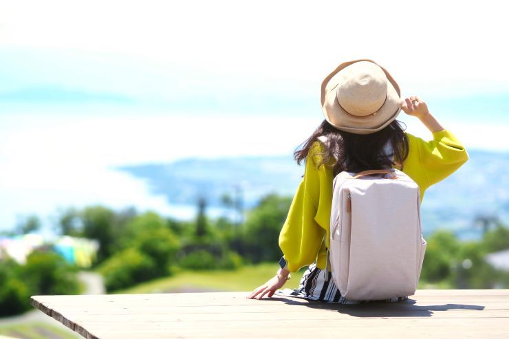 2025年最新 女性の国内一人旅！人気エリアやおすすめスポットを紹介トラビーナ