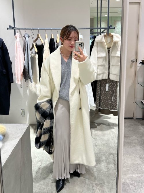 ドライブデートの鉄板コーデ ざっくりニット×落ち感スカート 着こなし4選Oggi.jp