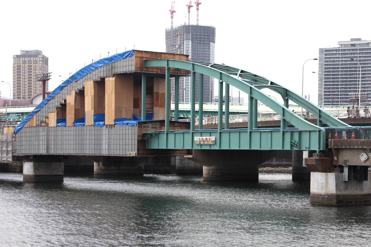 スイスだけじゃない！石造りのアーチ橋を走る世界遺産「セメリンク鉄道」