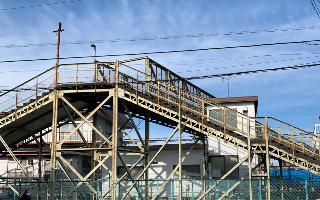 三鷹市 跨線橋は今どうなっている？ 現在撤去工事中の「三鷹跨線人道橋」11月時点の様子をレポート 蓬田-