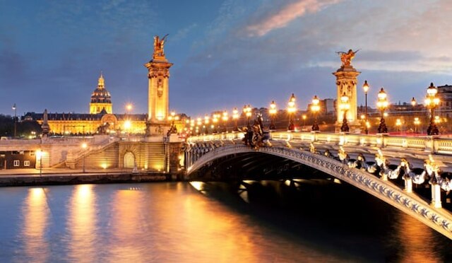 世界遺産 パリのセーヌ河岸ホットホリデ