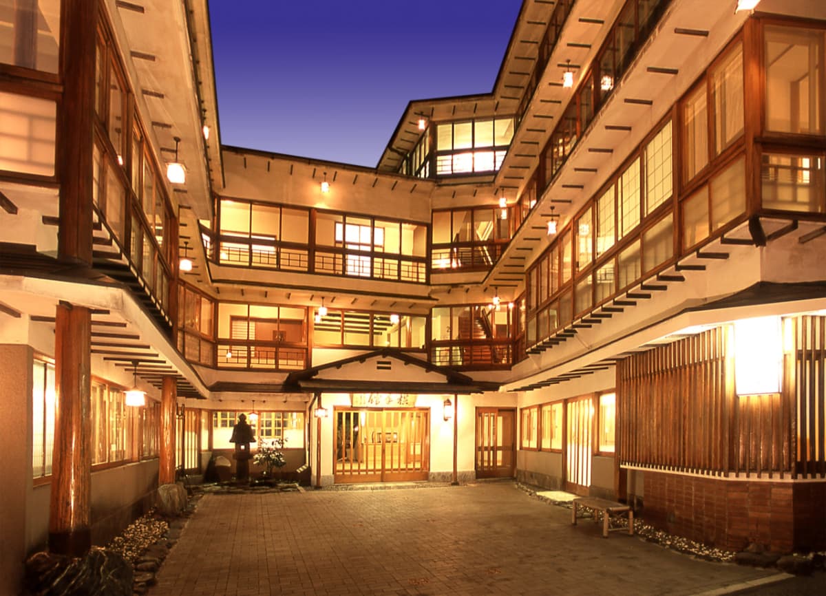 千と千尋の神隠し』みたいだとバズる中国・重慶の洪崖洞 うそみたいな海外の絶景TABIZINE～人生に旅心を～