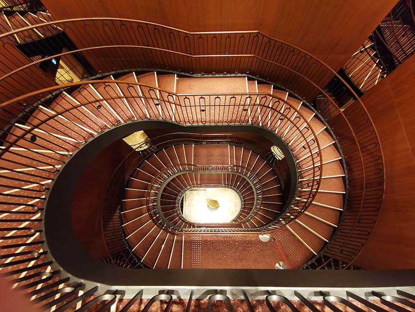 丸の内二重橋ビル」商業ゾーン「二重橋スクエア」 ２０１８年１１月８日 木