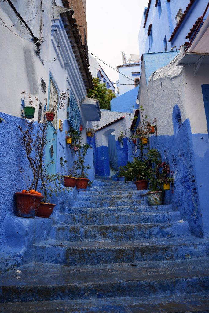 モロッコの世界遺産の青の街のシェフ シャウエン観光とお土産店の画像と街内のレストランでのランチについての旅行記レビューブログです