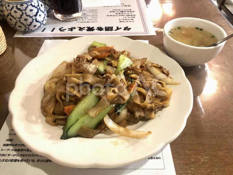 パッシーユー タイの醤油焼きそば: パリ・バンコク、ときどきジョルジュ・ポンピドゥ