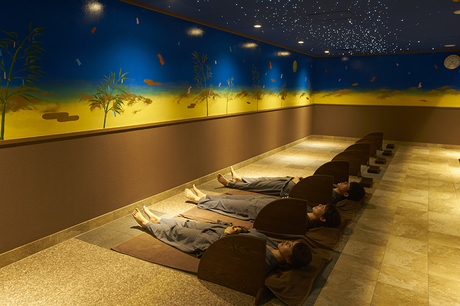 お台場大江戸温泉物語 昼も夜も楽しめる３大NEWイベント開催！秋のスイーツも満喫！秋の足湯庭園に“ハート型バラフォトスポット”&“和傘と光のアート”が登場！GENSEN HOLDINGS株式会社