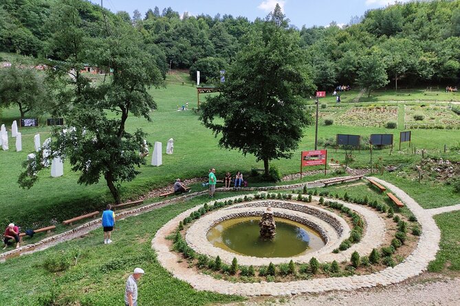 ジョコビッチ、ボスニアの「ピラミッド」にテニスコート開設 写真11枚 国際ニュース：AFPBB News