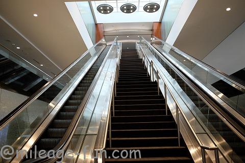 デンバー国際空港、利用案内： ２ 国内線乗り継ぎ、国際線出発への乗り継ぎ –