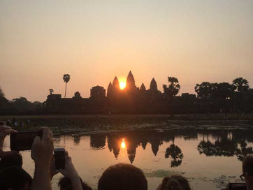 シェムリアップ：アンコールワット日の出と終日観光ツアーGetYourGuide