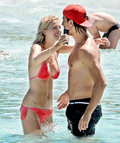 今季めでたくゴールイン！ フットボーラーと“永遠の愛”を誓った美女たちtheWORLD ザ・ワールド