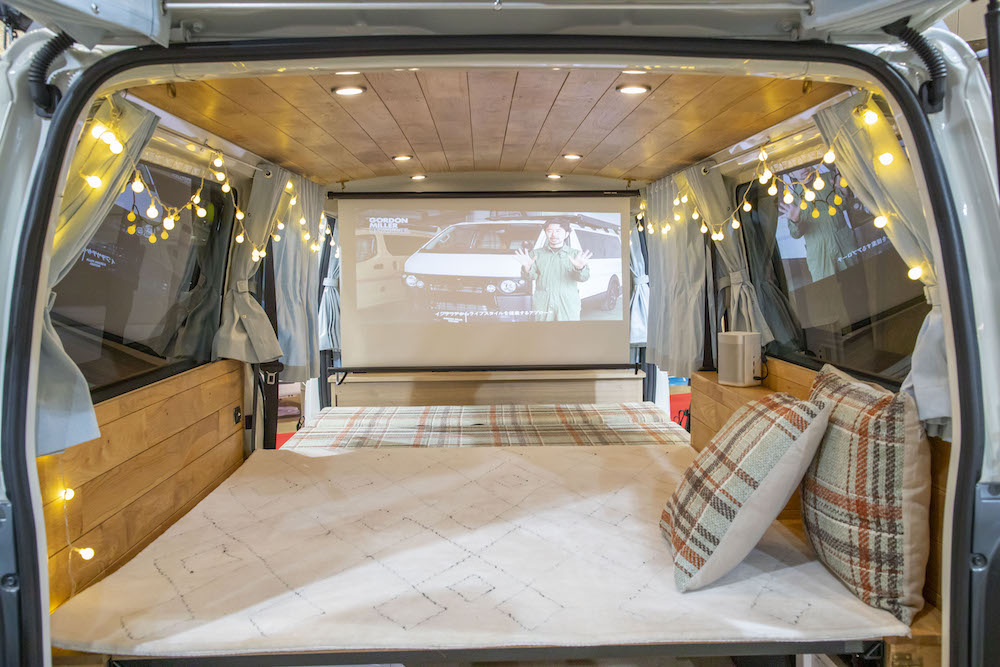 ハイエースをおしゃれな車中泊仕様にするアイデア10選！便利グッズも紹介 - ハイエースの新車・中古車、カスタム・キャンピングカー・パーツ専門店