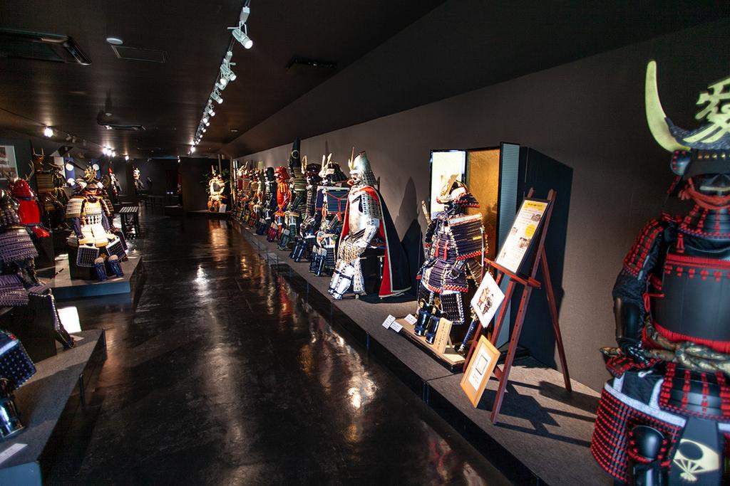 甲冑1領出来るまでこんにちは、甲冑工房丸武です。 今回は甲冑製造工程に密着していきます。第1回はイベント出展用 詳細は後日お知らせします の特注鎧｢鮫革包最上胴腹巻」